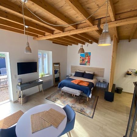 A La Belle Etoile Apartment Монбризон Екстериор снимка